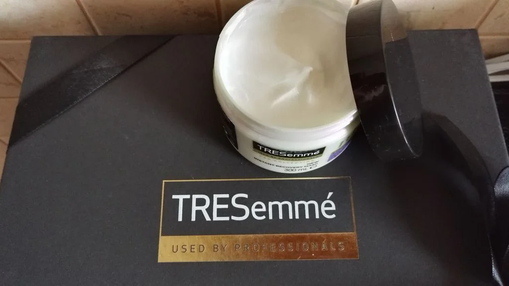 maska do włosów TRESemme Biotin+ Repair 7